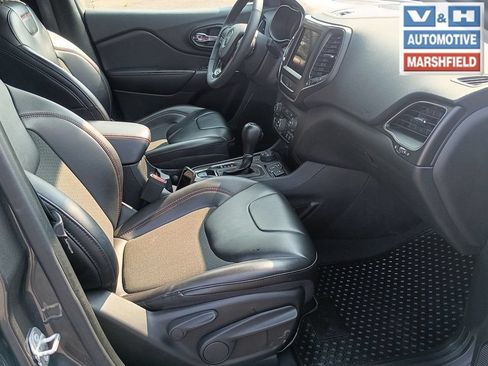 Used 2022 Jeep Cherokee Trailhawk w/ Comfort/Convenience Group AWD/4WD image 23