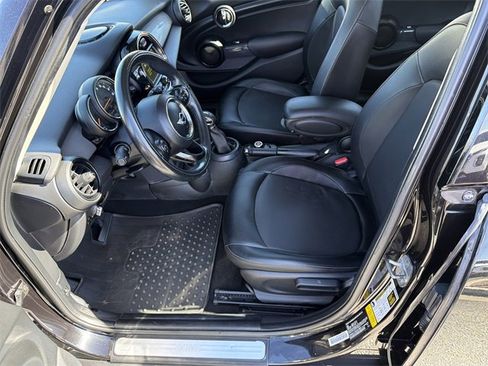 Used 2017 MINI Cooper 4-Door Hardtop image 9