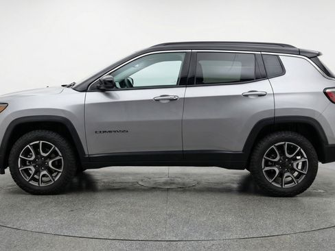 Used 2025 Jeep Compass Trailhawk image 5