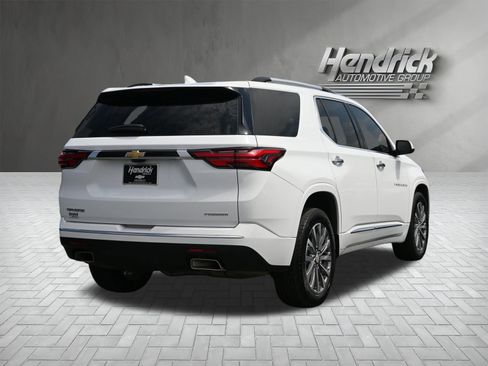 Used 2023 Chevrolet Traverse Premier FWD image 10