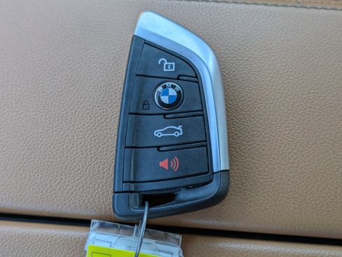 Used 2022 BMW 540i w/ Convenience Package image 31