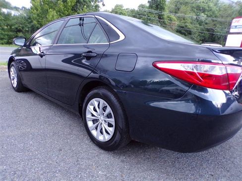 Used 2016 Toyota Camry LE FWD image 9