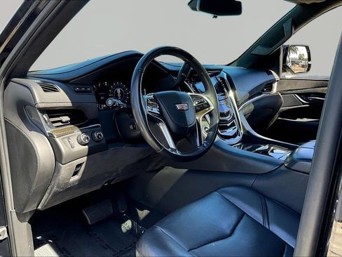 Used 2020 Cadillac Escalade Platinum AWD/4WD image 16