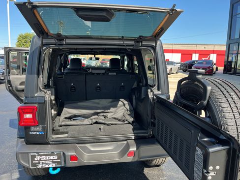 Used 2023 Jeep Wrangler Unlimited Sahara AWD/4WD image 31