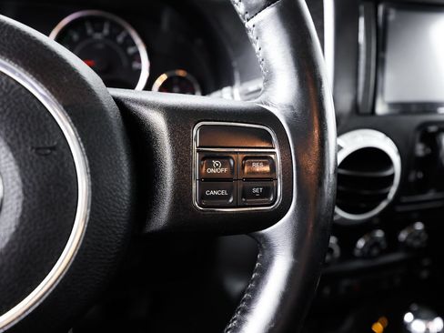 Used 2014 Jeep Wrangler Unlimited Rubicon w/ Dual Top Group AWD/4WD image 31