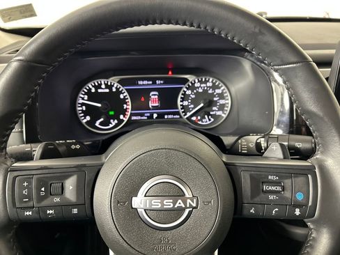 Used 2025 Nissan Pathfinder SV image 14