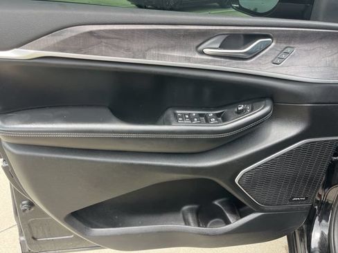 Used 2022 Jeep Grand Cherokee L Limited RWD image 12