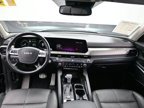 Used 2024 Kia Telluride SX w/ Towing Package FWD image 19