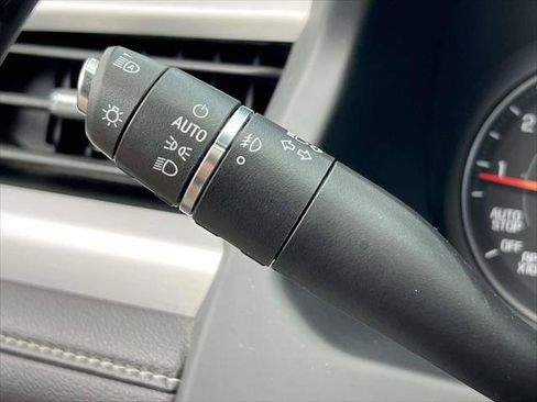 Used 2022 GMC Acadia SLT image 24