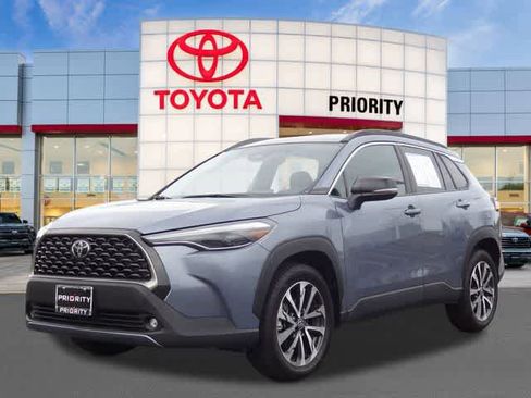 Used 2025 Toyota Corolla Cross XLE AWD/4WD image 1