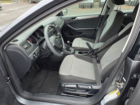 Used 2017 Volkswagen Jetta S image 21