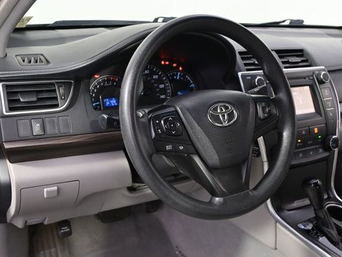 Used 2015 Toyota Camry LE image 11