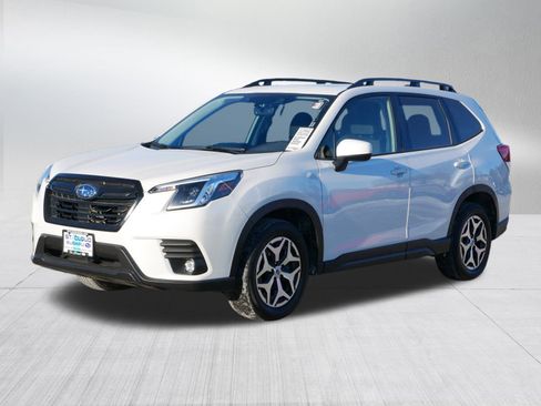 Used 2024 Subaru Forester Premium image 3