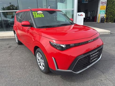 Certified 2023 Kia Soul LX FWD image 2