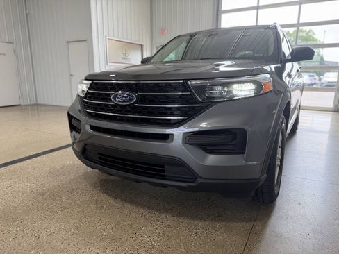 Used 2023 Ford Explorer XLT AWD/4WD image 38