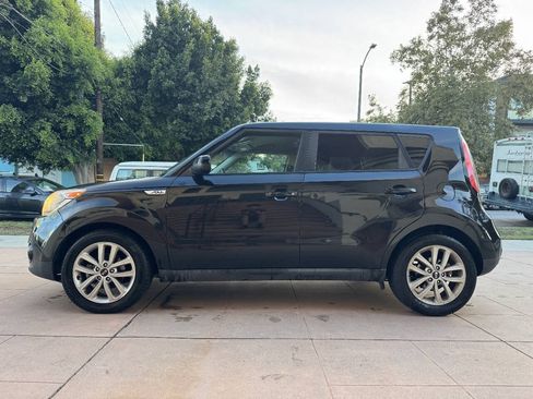 Used 2018 Kia Soul + FWD image 3