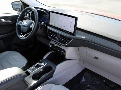 Used 2024 Ford Escape Platinum w/ Premium Technology Package image 17