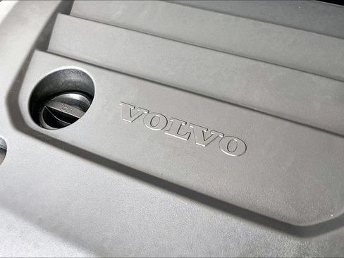 Certified 2023 Volvo XC40 B5 Plus AWD/4WD image 43