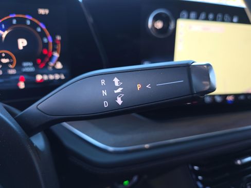 Used 2025 Chevrolet Suburban High Country AWD/4WD image 25