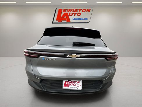 New 2026 Chevrolet Equinox EV LT image 29