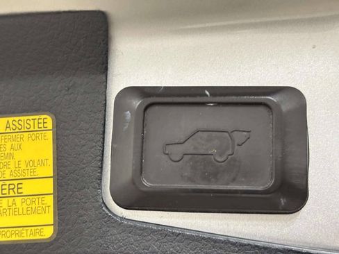 Used 2013 Toyota Highlander Limited AWD/4WD image 7