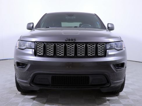 Used 2017 Jeep Grand Cherokee Altitude RWD image 5