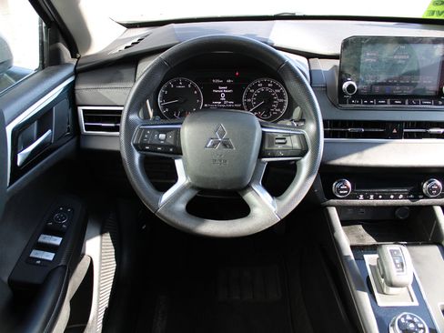 Used 2022 Mitsubishi Outlander ES AWD/4WD image 10