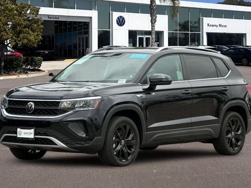 Used 2023 Volkswagen Taos SE w/ Black Wheel Package FWD image 8