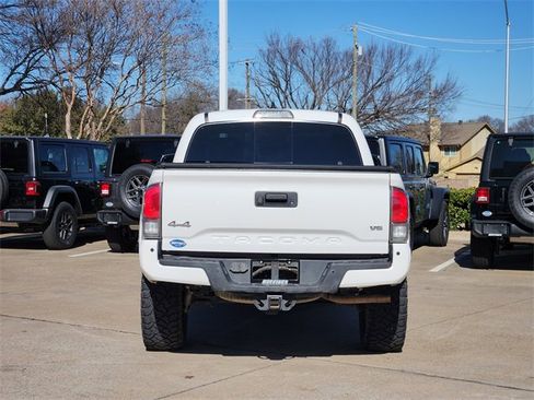 Used 2018 Toyota Tacoma Limited image 6