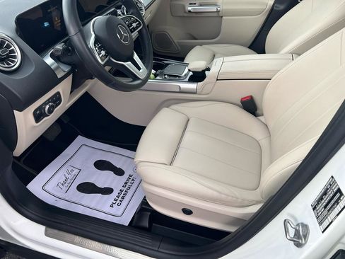 Used 2022 Mercedes-Benz GLB 250 4MATIC image 10