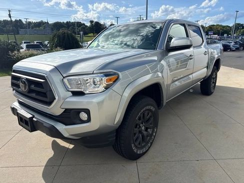 Used 2023 Toyota Tacoma SR5 AWD/4WD image 3