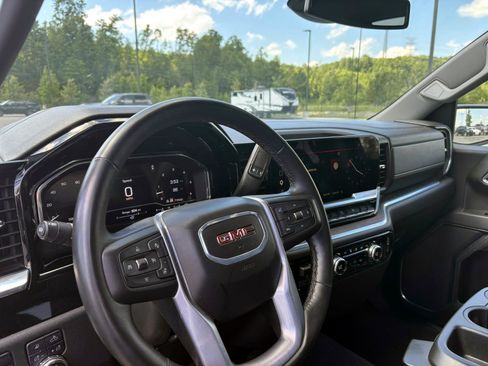 Used 2025 GMC Sierra 1500 SLT AWD/4WD image 9