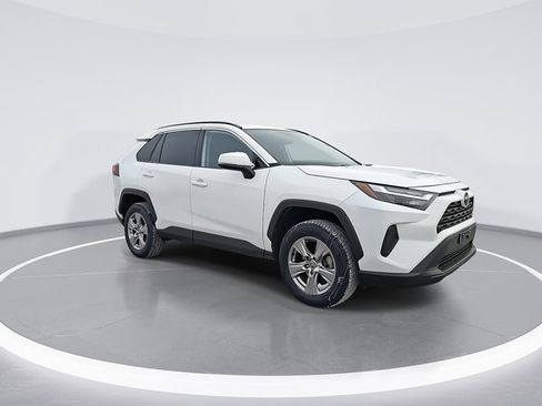 Certified 2022 Toyota RAV4 XLE image 3