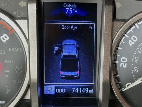 Used 2020 Toyota Tacoma SR5 image 15