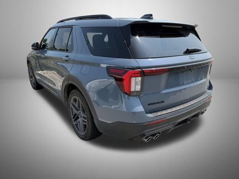 Used 2025 Ford Explorer ST AWD/4WD image 3