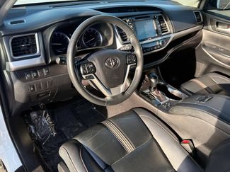 Used 2019 Toyota Highlander SE video 2