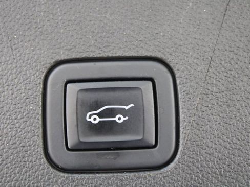 Used 2022 Chevrolet Suburban RST image 12