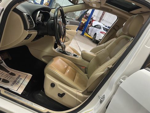 Used 2019 Jeep Grand Cherokee Limited w/ Trailer Tow Group IV image 15