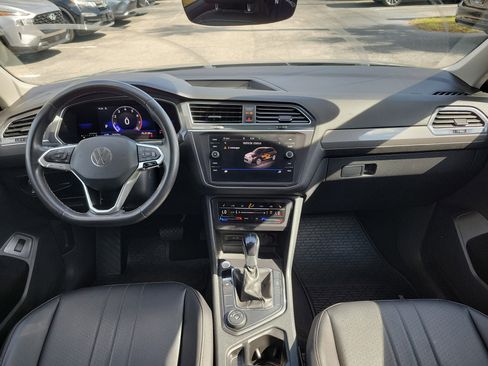 Used 2022 Volkswagen Tiguan SE image 19