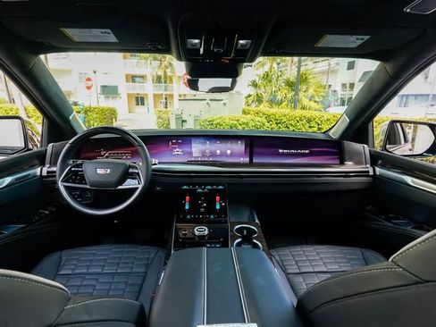 Used 2025 Cadillac Escalade Sport Platinum w/ LPO, ONYX Package image 78