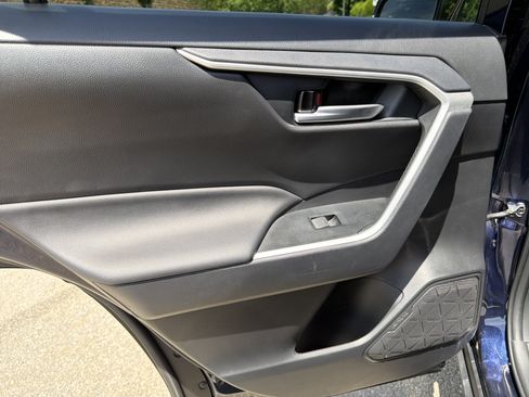Used 2025 Toyota RAV4 XLE FWD image 21