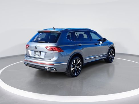 Certified 2024 Volkswagen Tiguan SEL R-Line image 3