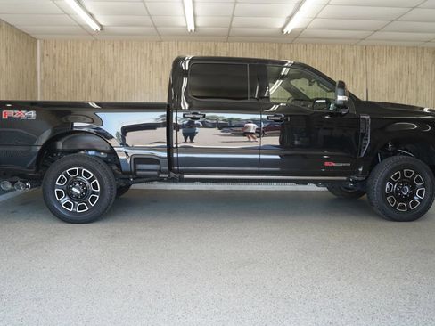 Used 2025 Ford F250 Platinum image 4