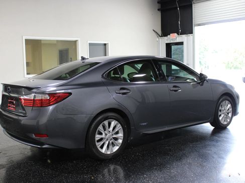 Used 2013 Lexus ES 300h w/ Luxury Pkg FWD image 3