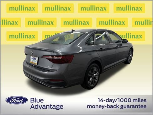 Used 2022 Volkswagen Jetta SE image 3