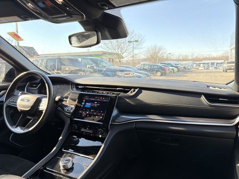 Used 2021 Jeep Grand Cherokee L Laredo image 16