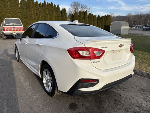 Used 2017 Chevrolet Cruze LT w/ RS Package image 6