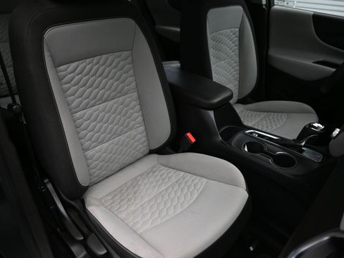 Used 2019 Chevrolet Equinox LS image 39