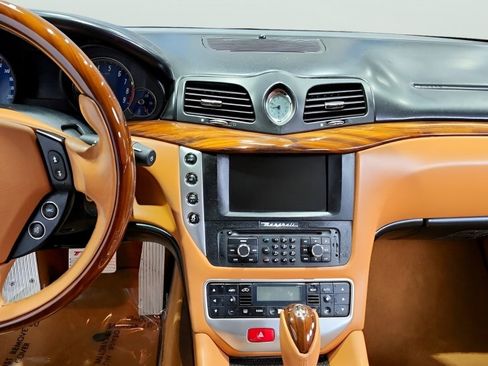 Used 2013 Maserati GranTurismo Sport image 21