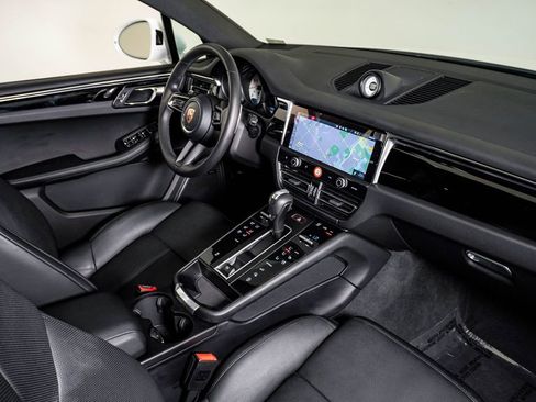 Certified 2026 Porsche Macan AWD/4WD image 14